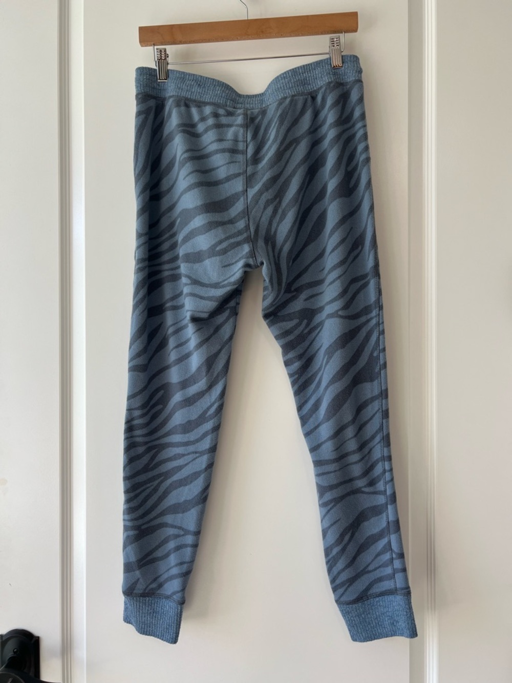 Karen Neuburger Soft 2-Piece Long Sleeve Shirt and Pants Lounge Set Blue Zebra - Picture 3 of 6
